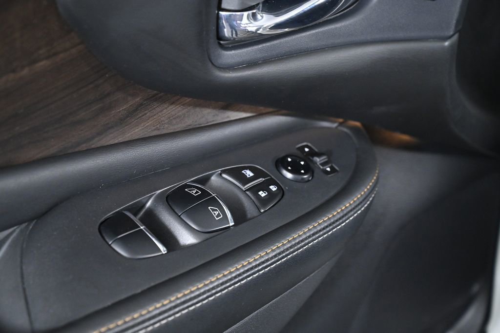 Used 2022 Nissan Murano Platinum w/ Cargo Package image 25