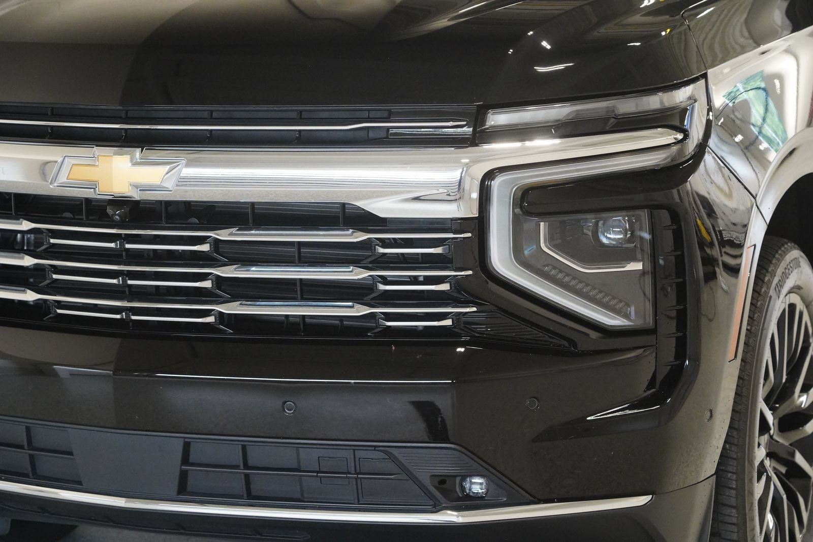 Used 2025 Chevrolet Suburban Premier AWD/4WD image 6