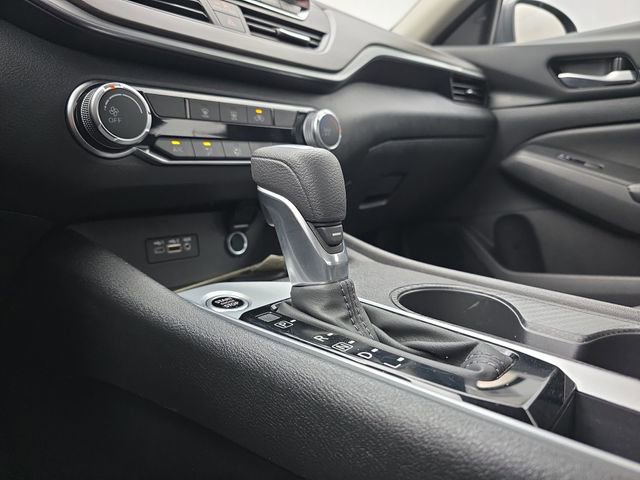 Used 2025 Nissan Altima 2.5 SV image 34