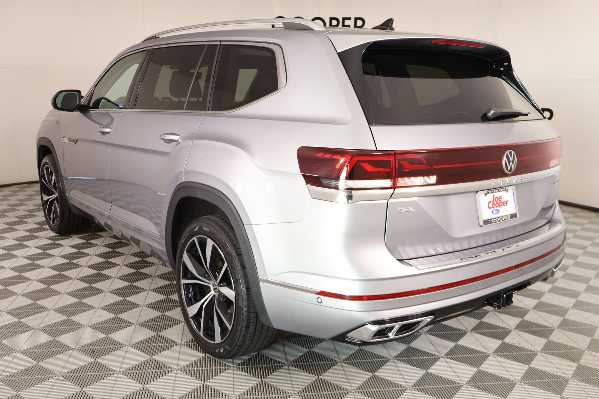 Used 2024 Volkswagen Atlas SEL Premium R-Line AWD/4WD image 26