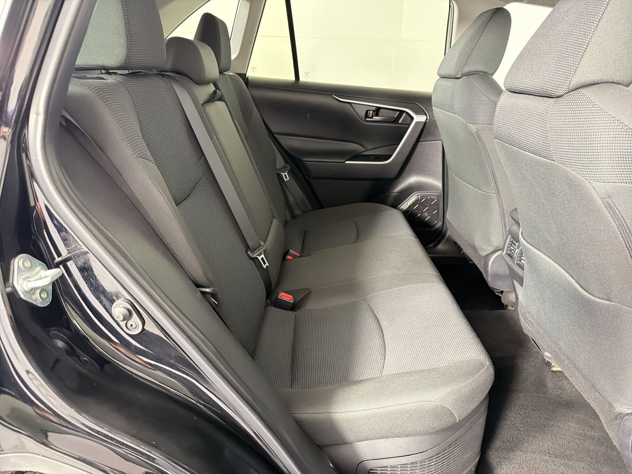 Used 2025 Toyota RAV4 LE image 27