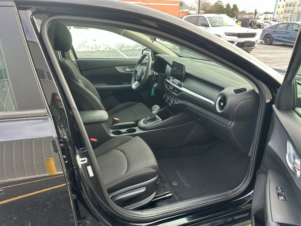 Used 2023 Kia Forte LXS image 19