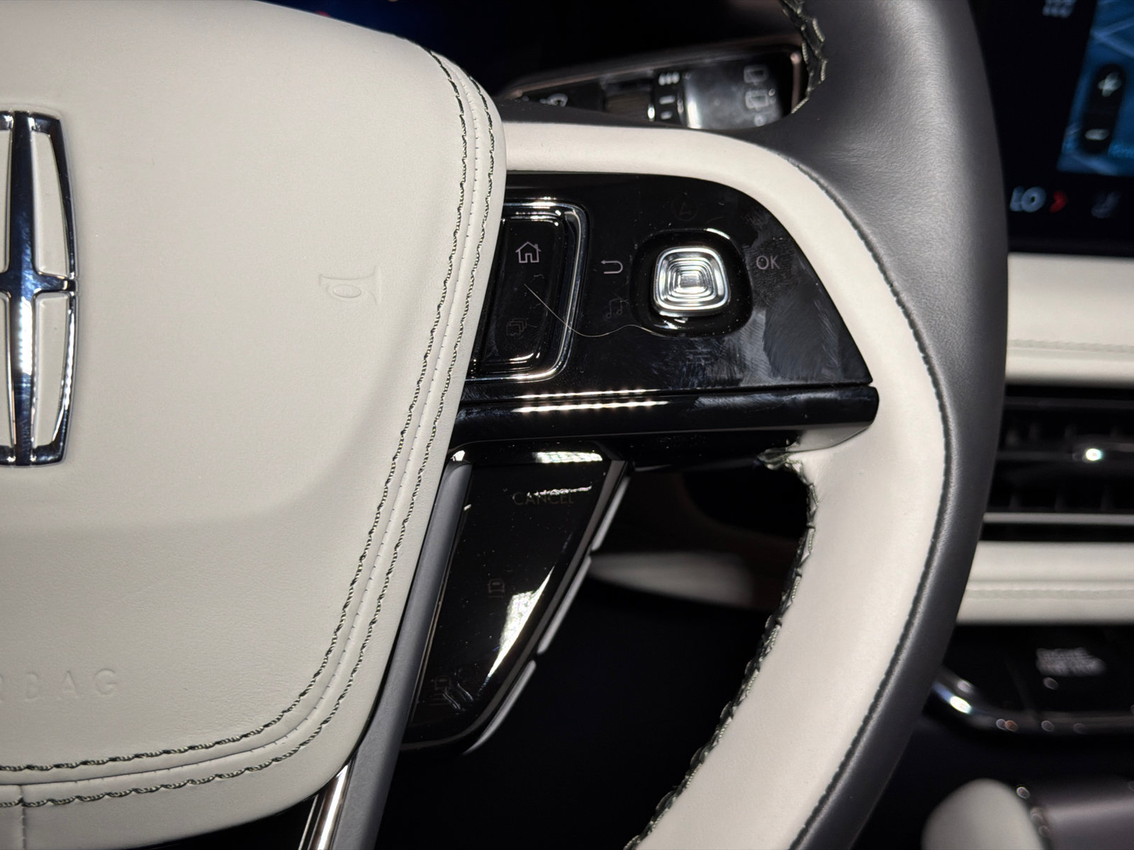 New 2027 Lincoln Aviator AWD image 24
