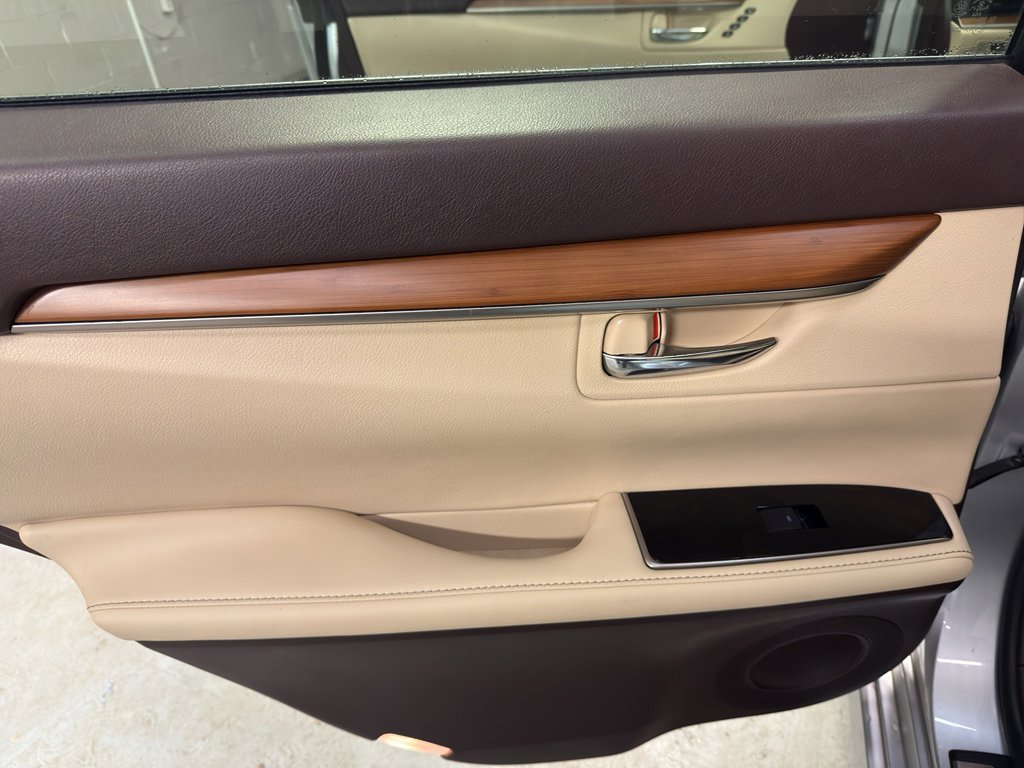 Used 2016 Lexus ES 300h image 28