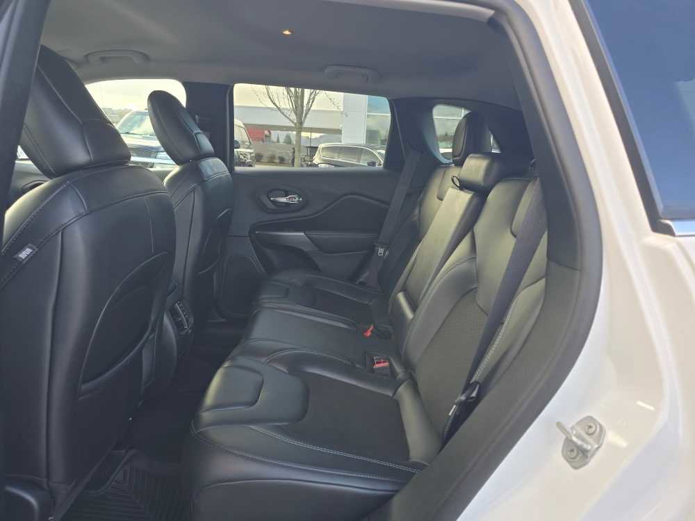 Used 2020 Jeep Cherokee Latitude Plus image 16