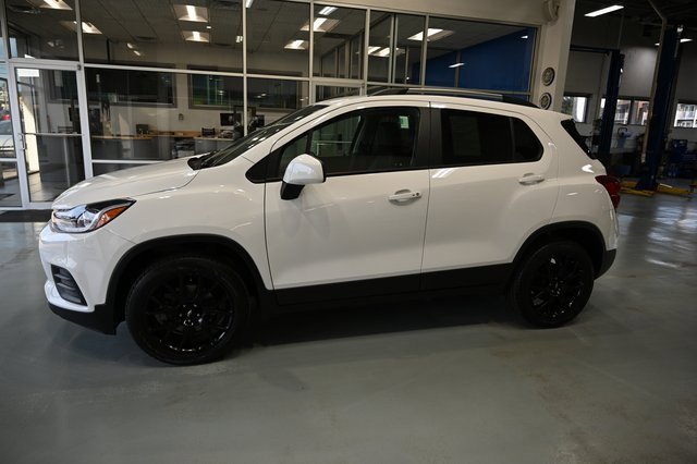 Used 2022 Chevrolet Trax LT w/ Sport Edition image 7