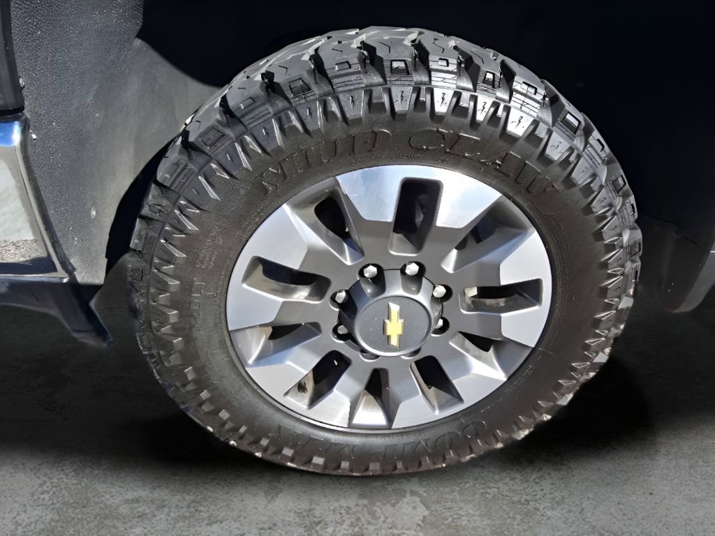 Used 2022 Chevrolet Silverado 2500 LT w/ Convenience Package image 9