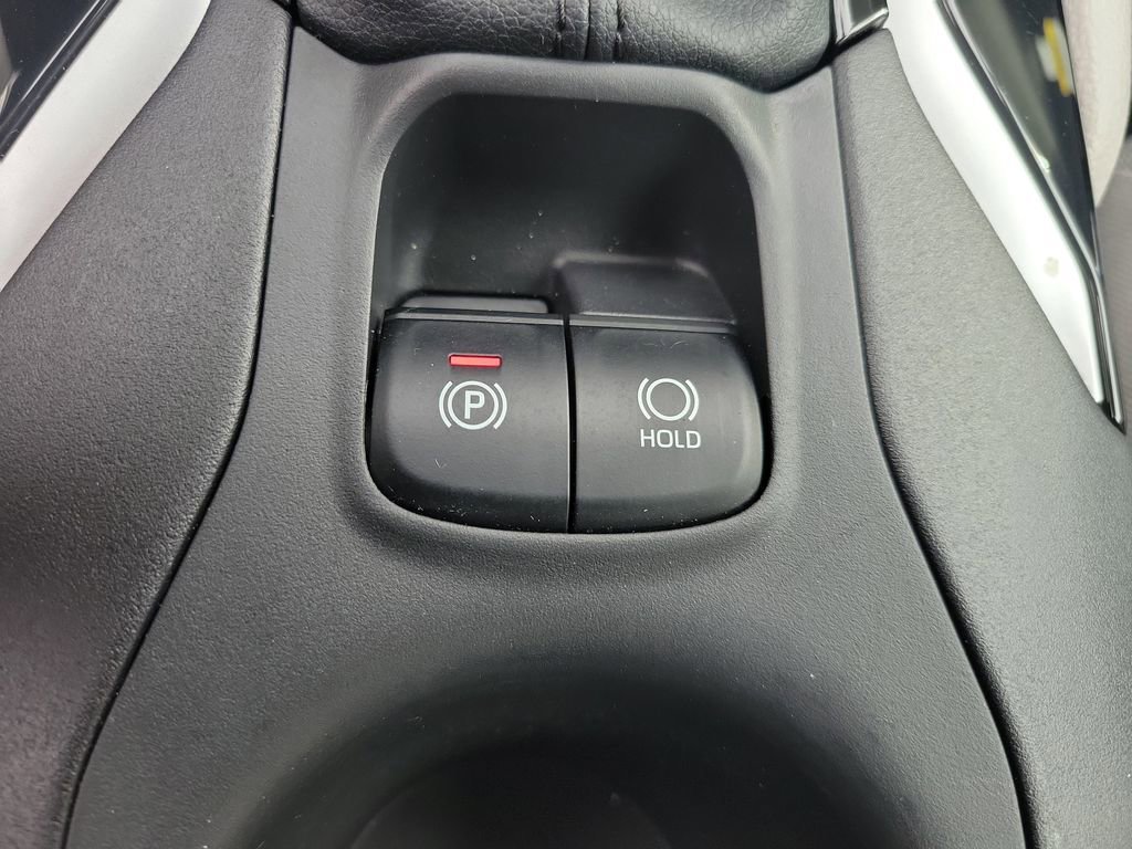 Used 2025 Toyota Corolla Cross L image 21