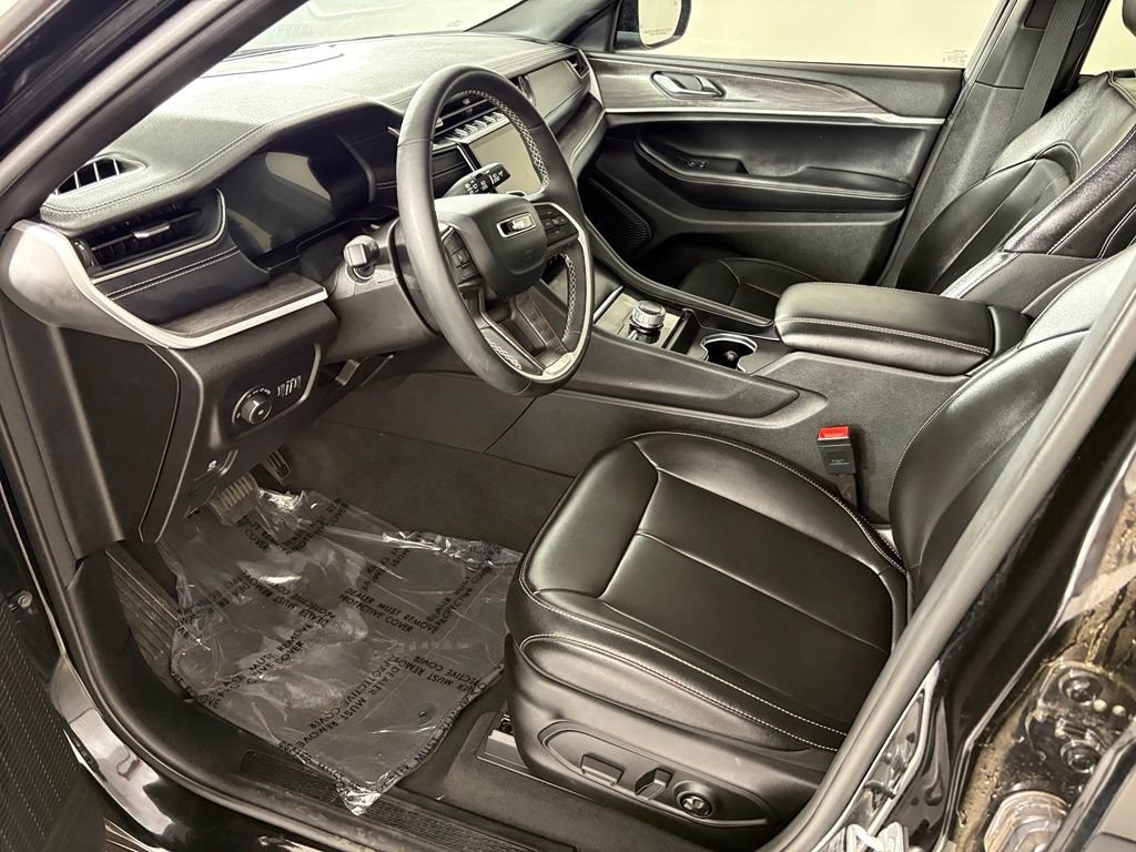 Used 2024 Jeep Grand Cherokee L Limited AWD/4WD image 29