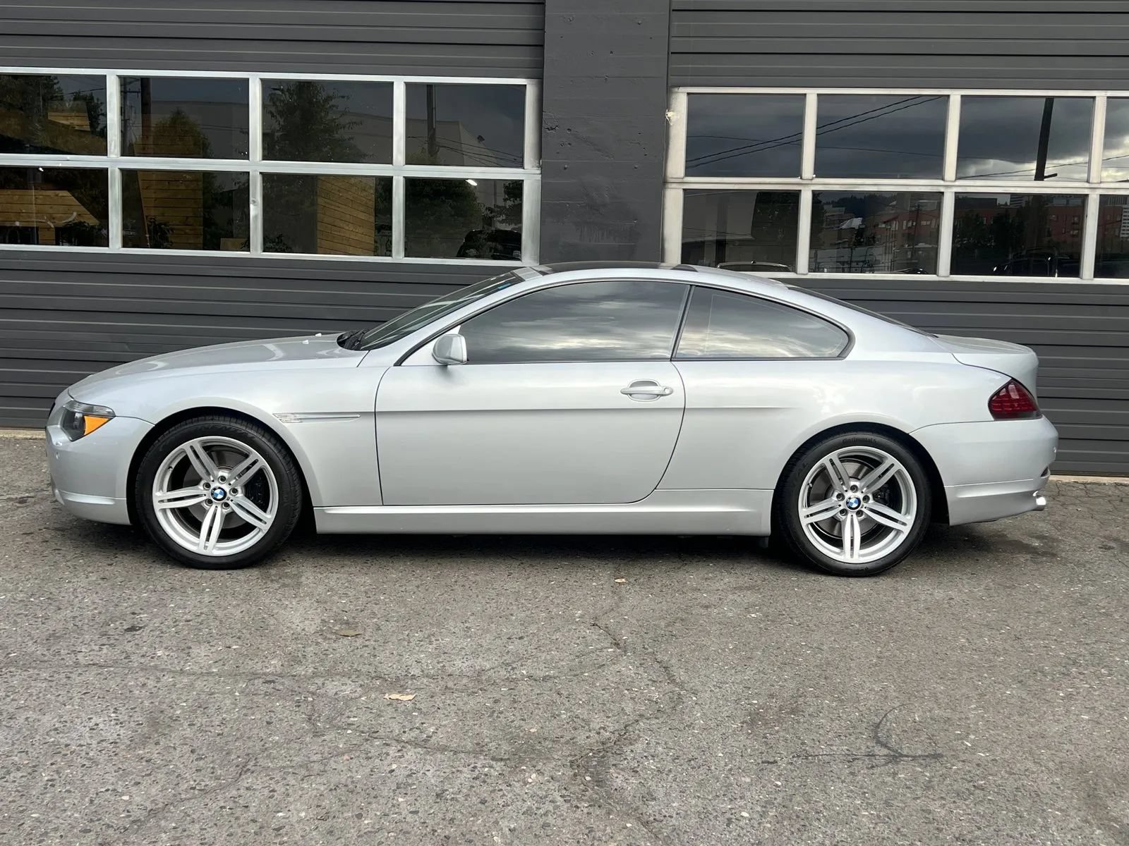 Used 2004 BMW 645Ci Coupe RWD image 2