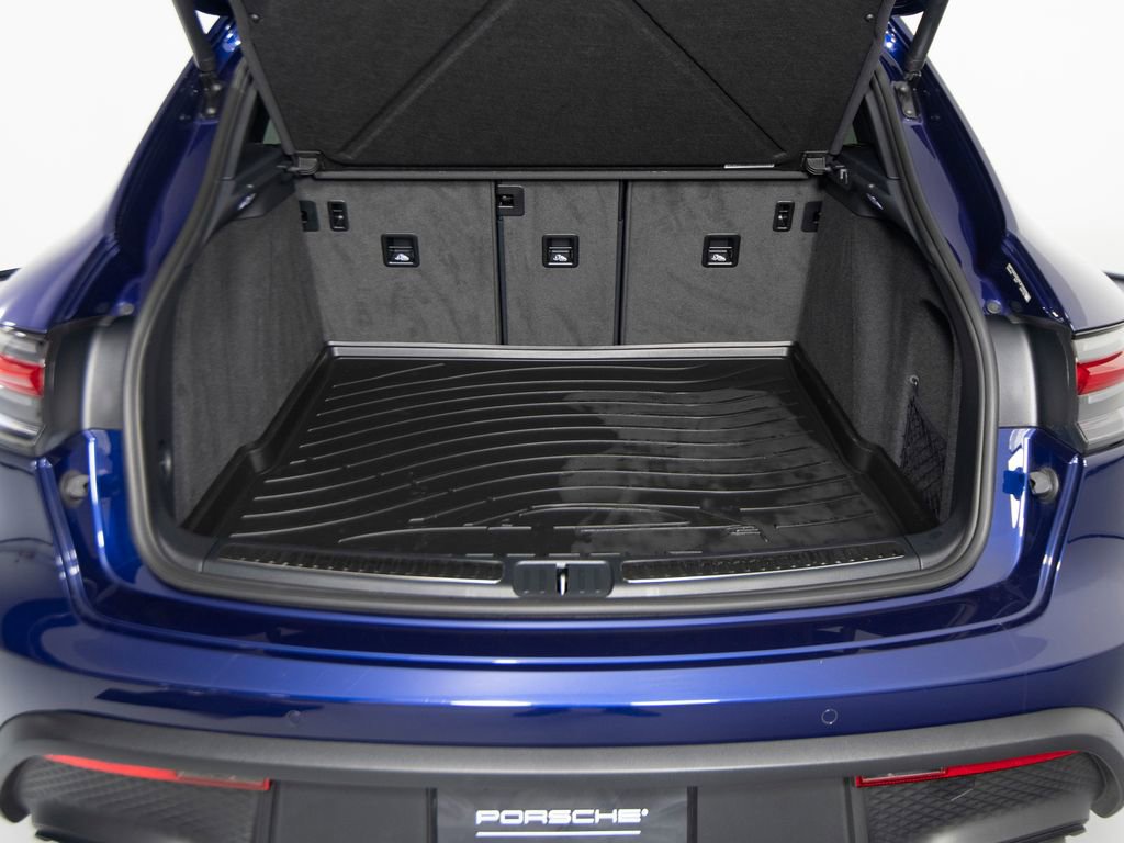 Certified 2025 Porsche Macan image 39