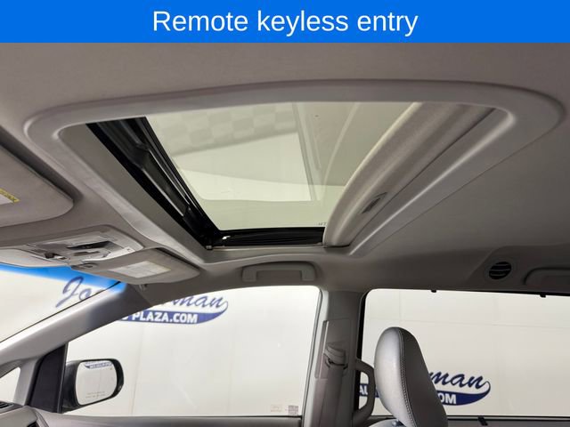 Used 2017 Toyota Sienna XLE AWD/4WD image 21