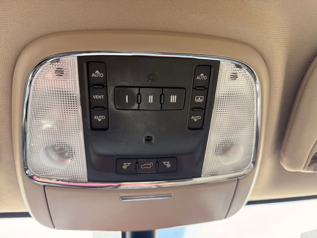 Used 2015 Jeep Grand Cherokee Limited w/ Luxury Group II image 28