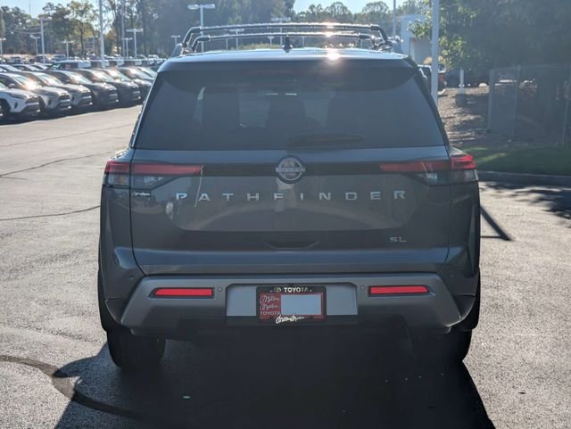 Used 2024 Nissan Pathfinder SL FWD image 5
