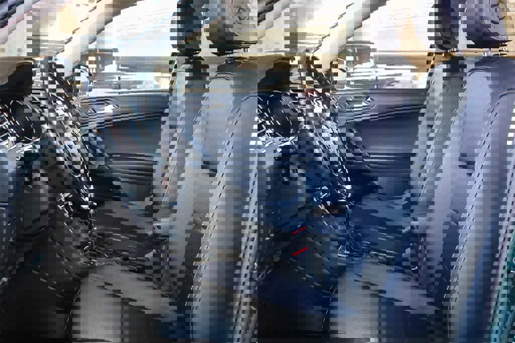 Used 2019 Volkswagen Tiguan SE w/ Panoramic Sunroof Package image 18