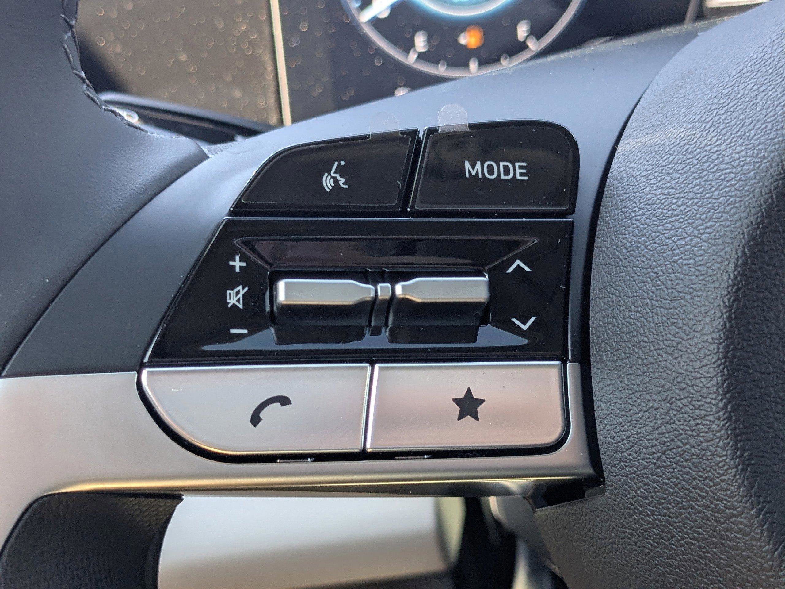 New 2025 Hyundai Elantra Limited image 24