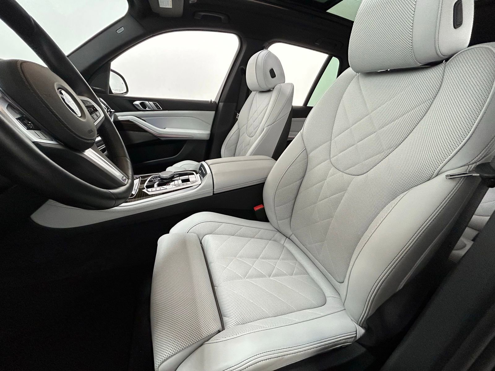 Used 2025 BMW X5 xDrive40i w/ M Sport Package image 30