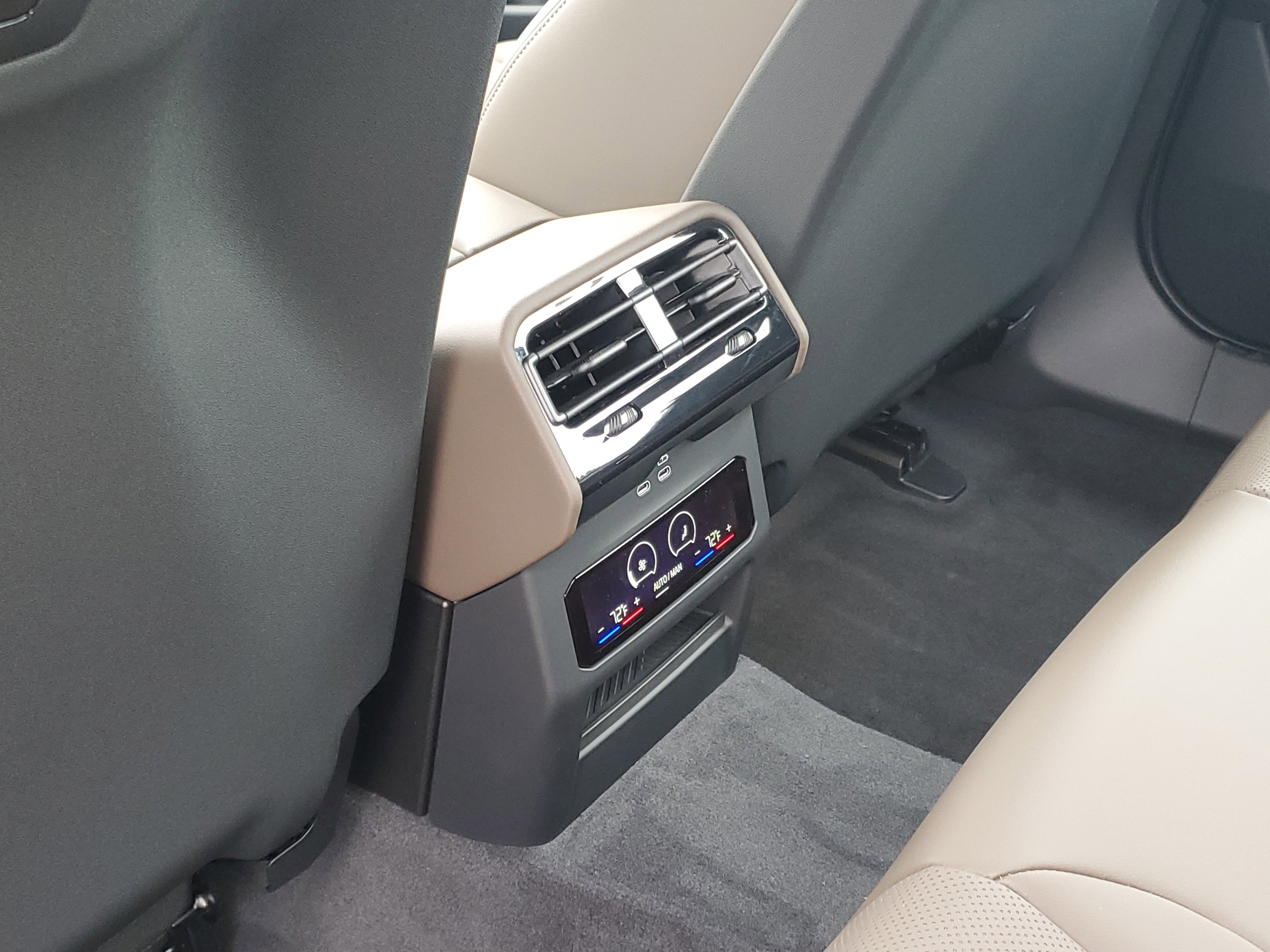 New 2026 BMW 540i xDrive w/ M Sport Package image 25