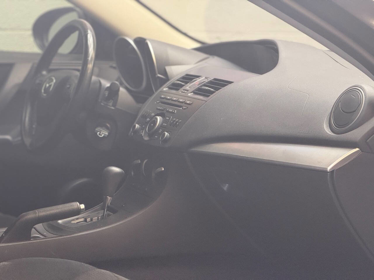 Used 2012 MAZDA MAZDA3 i Touring FWD image 2
