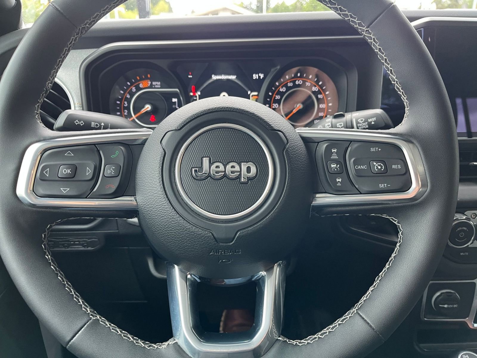 Used 2025 Jeep Wrangler Unlimited Sahara AWD/4WD image 29