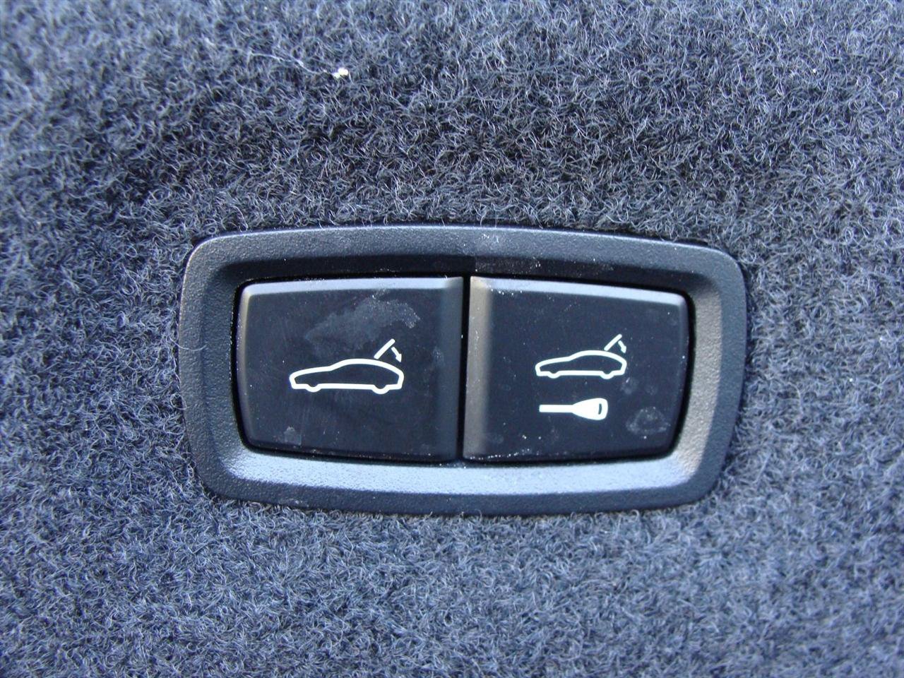 Used 2020 Porsche Taycan 4S AWD/4WD image 40
