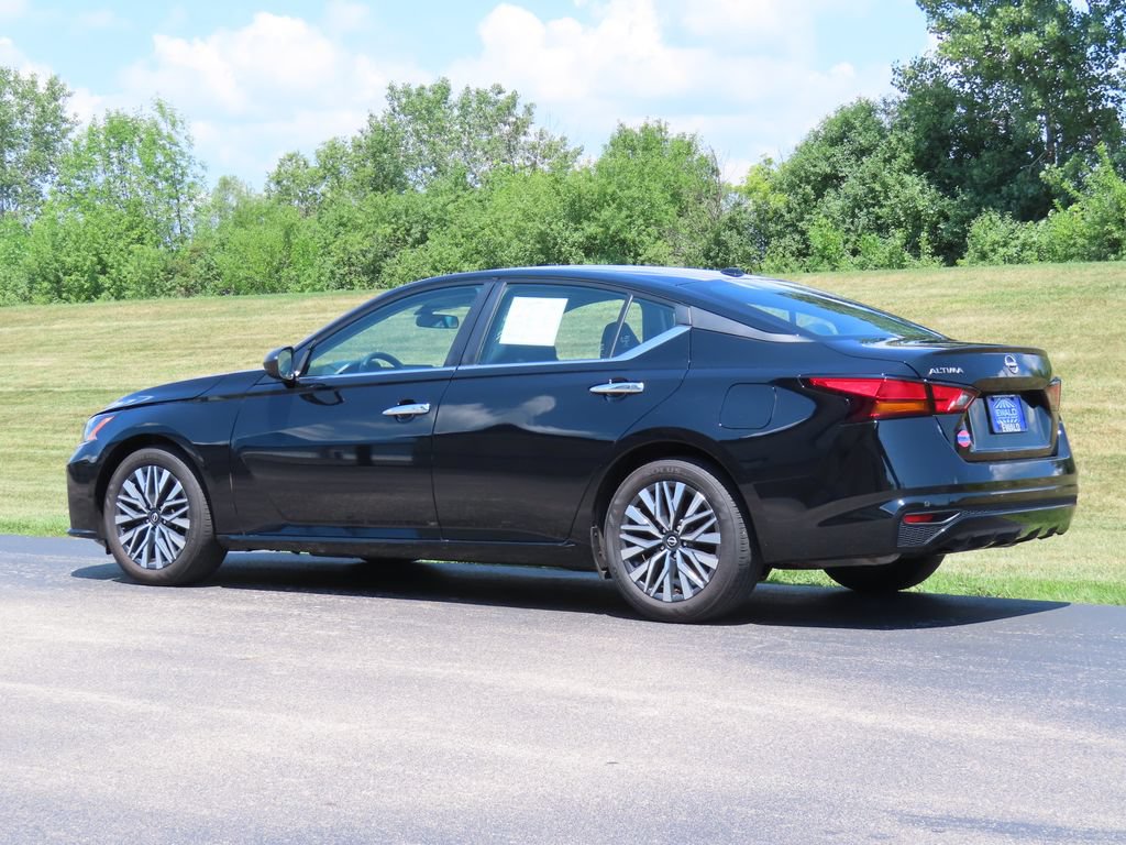 Used 2025 Nissan Altima 2.5 SV FWD image 25