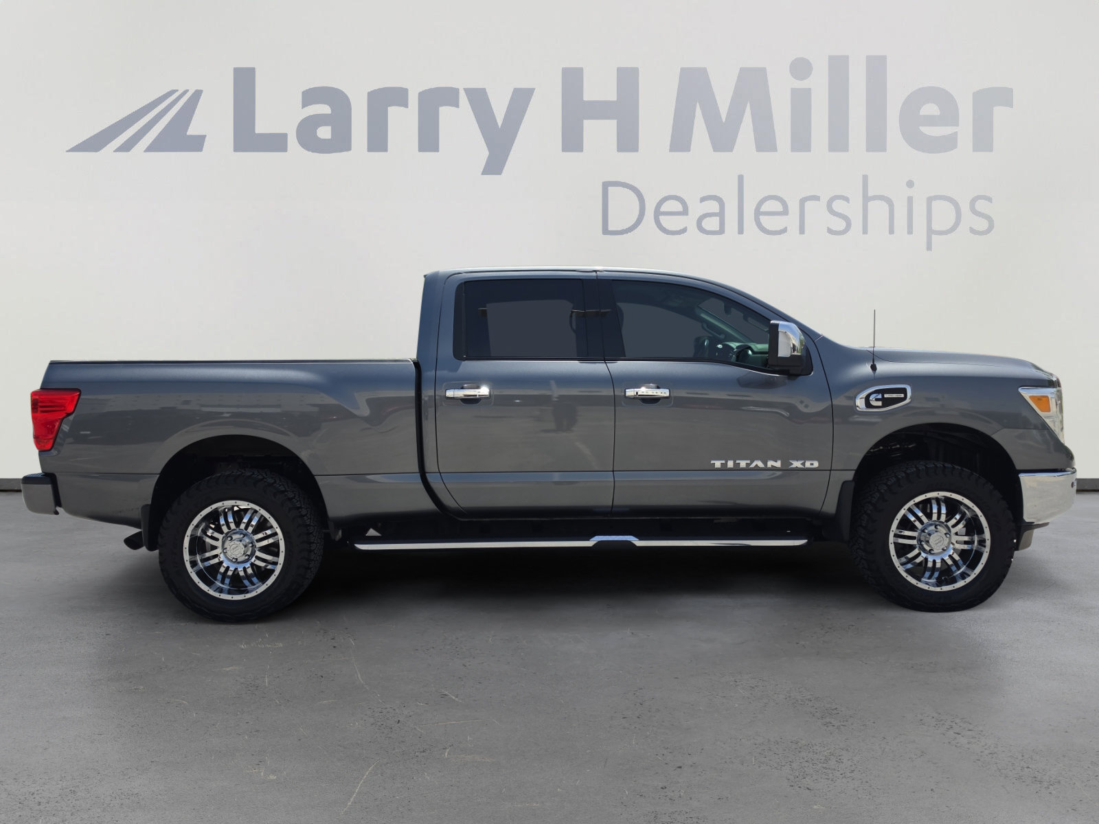 Used 2016 Nissan Titan SL AWD/4WD image 6