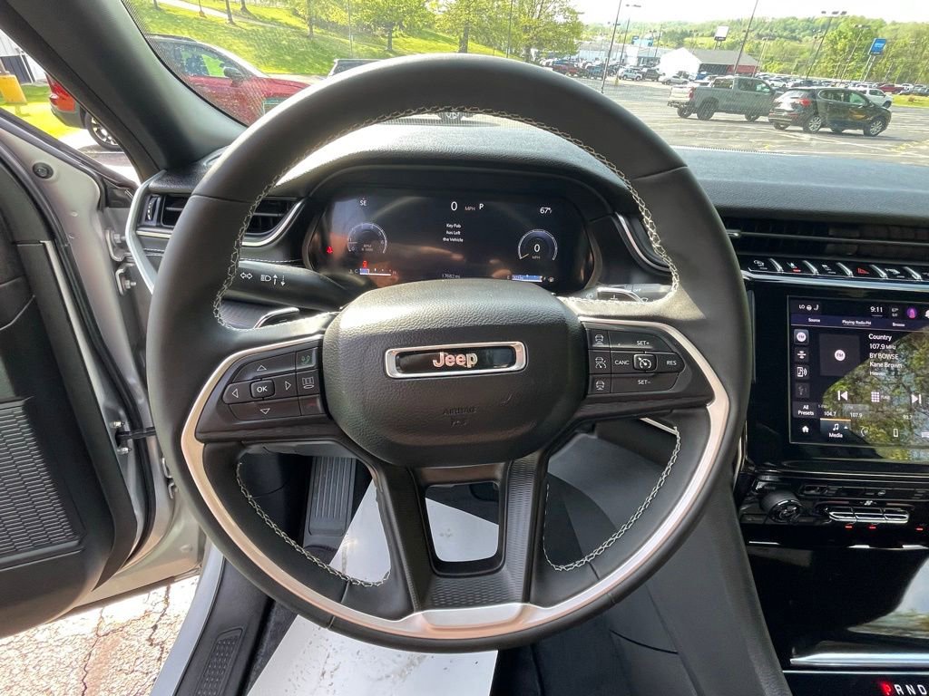 Used 2024 Jeep Grand Cherokee Laredo X w/ Luxury Tech Group I AWD/4WD image 29