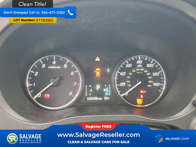 Used 2014 Mitsubishi Outlander SE image 12