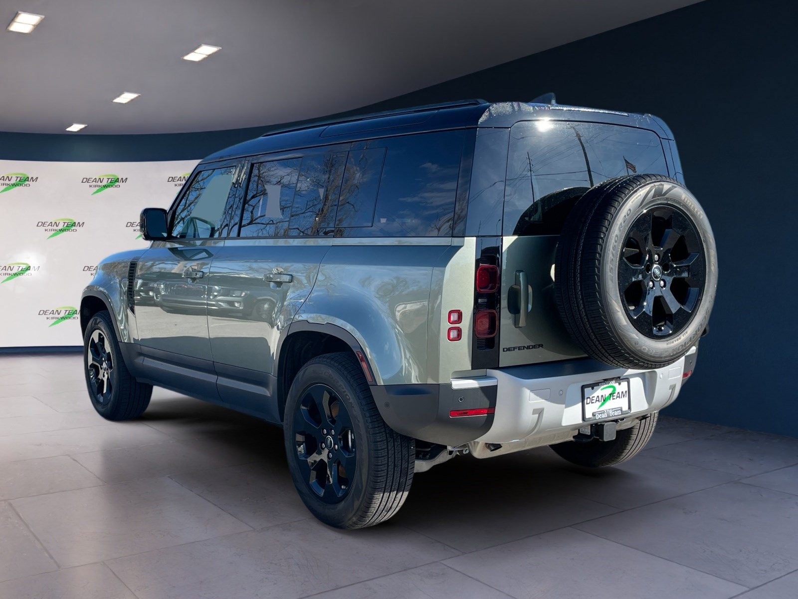 Used 2025 Land Rover Defender 110 S AWD/4WD image 5