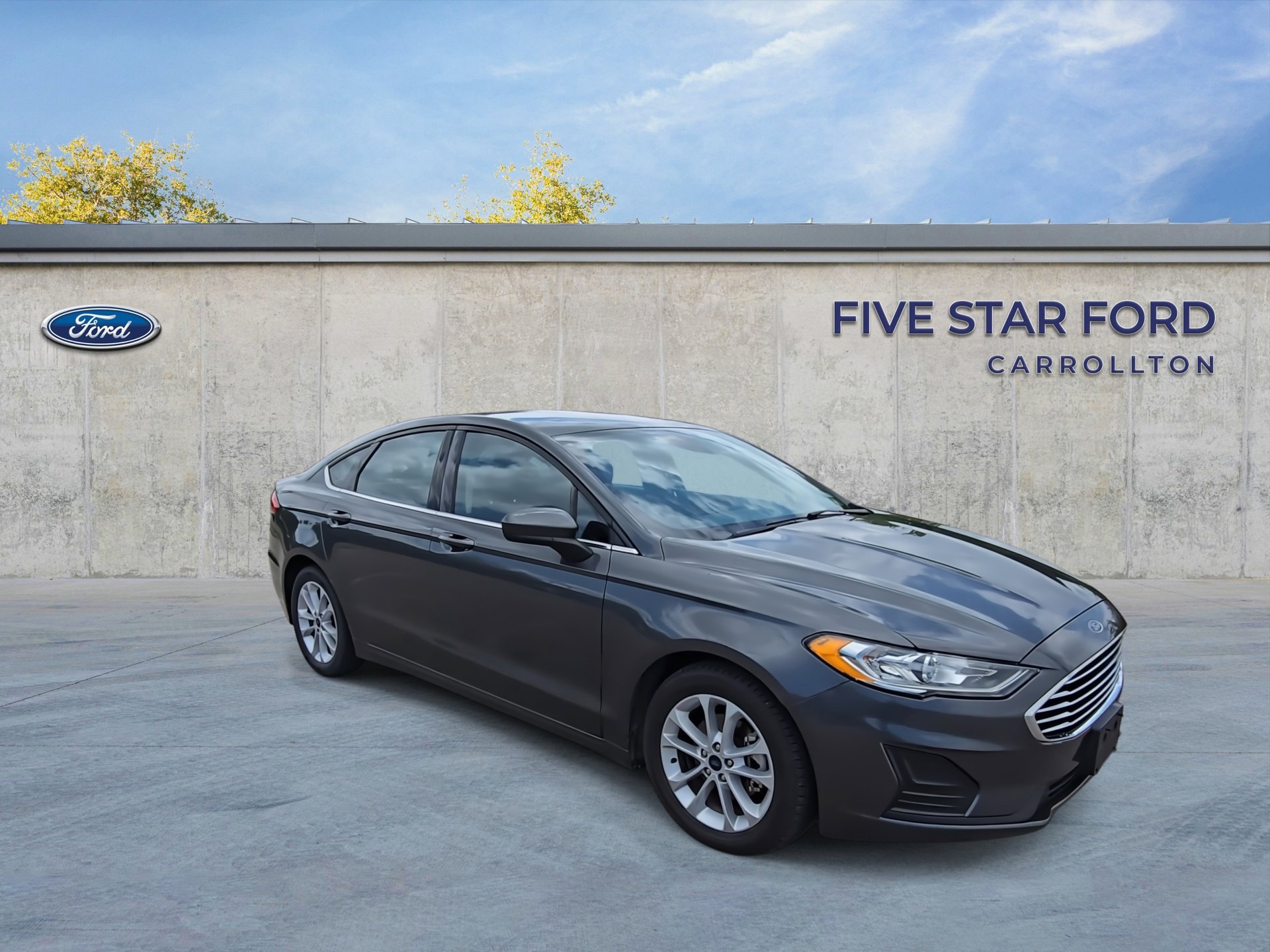 Used 2020 Ford Fusion SE image 2