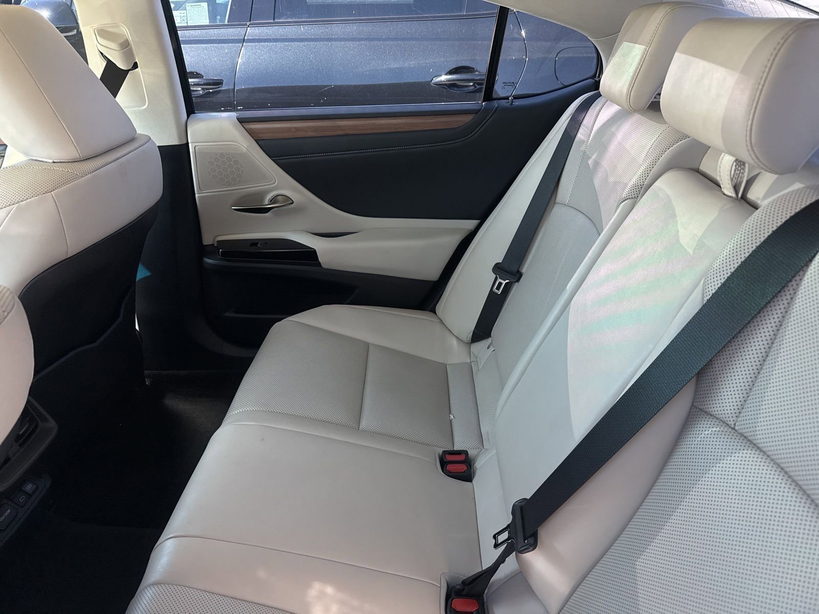 Used 2025 Lexus ES 300h w/ Premium Package image 6