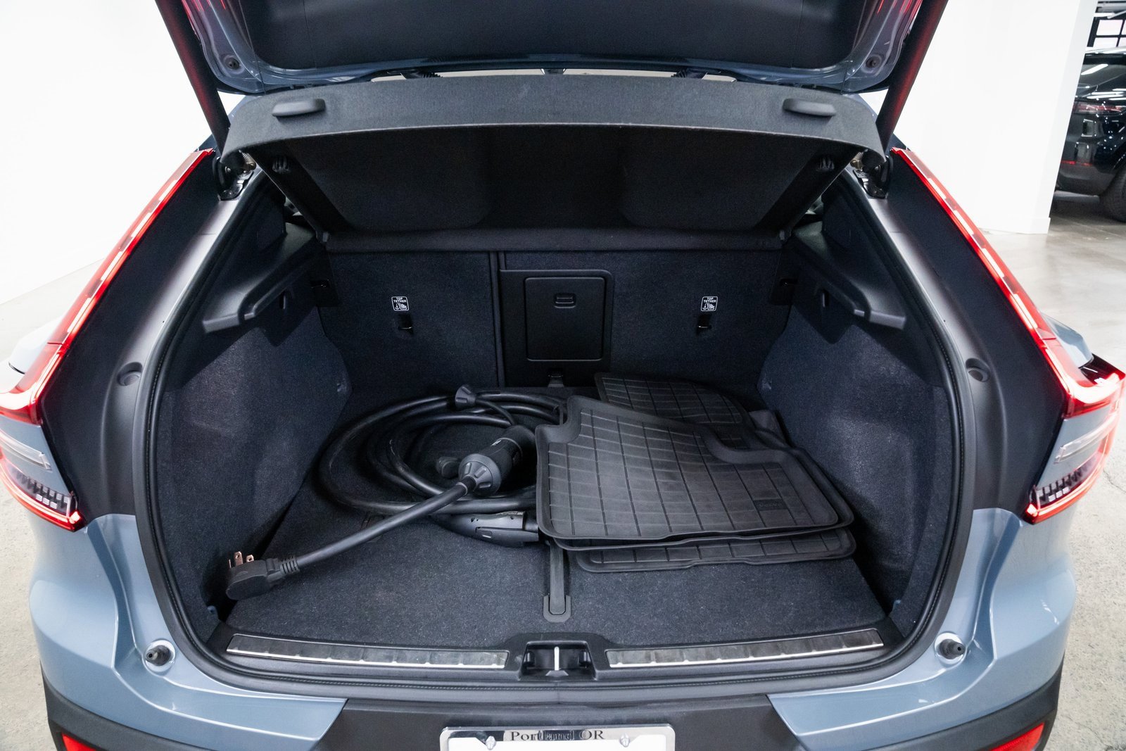 Used 2023 Volvo C40 P8 Recharge Ultimate image 8