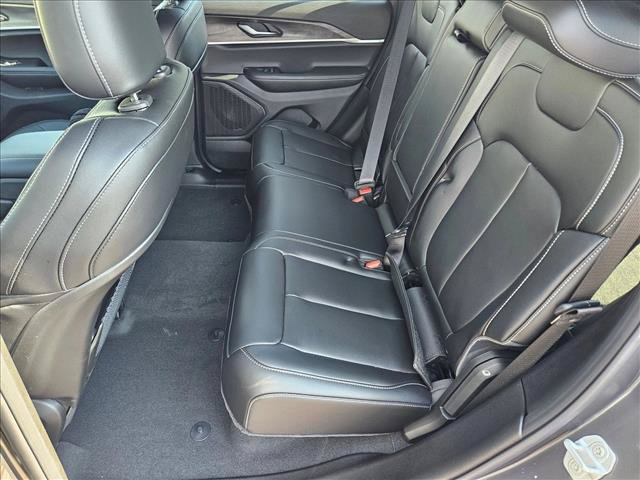 New 2025 Jeep Grand Cherokee Limited w/ Black Appearance Package RWD image 15