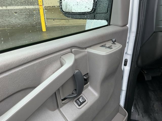 Used 2017 GMC Savana 3500 RWD image 12