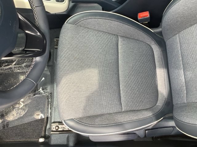 Certified 2025 Hyundai Venue Limited FWD image 9