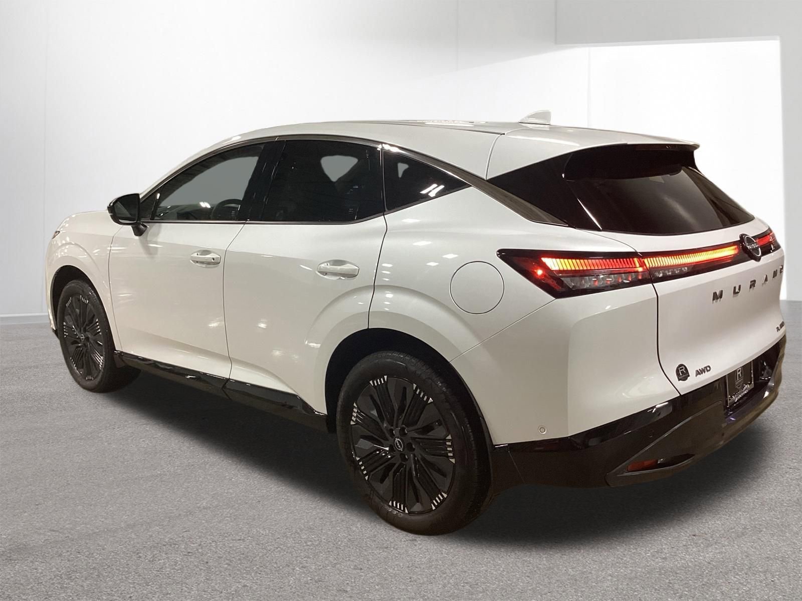 Used 2025 Nissan Murano Platinum w/ Cargo Package AWD/4WD image 2