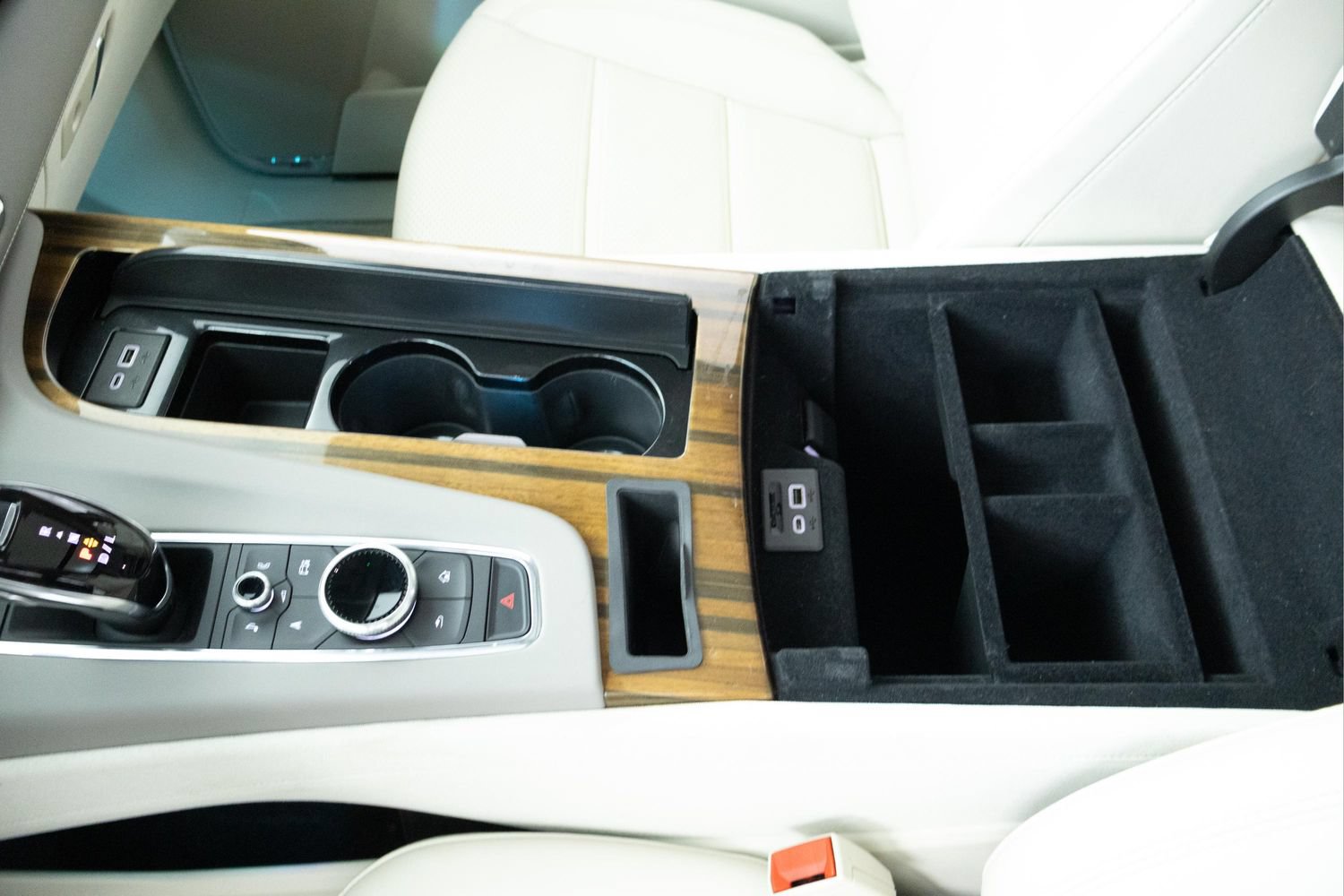 Used 2024 Cadillac Escalade ESV Sport Platinum w/ Heavy-Duty Trailer Package AWD/4WD image 26