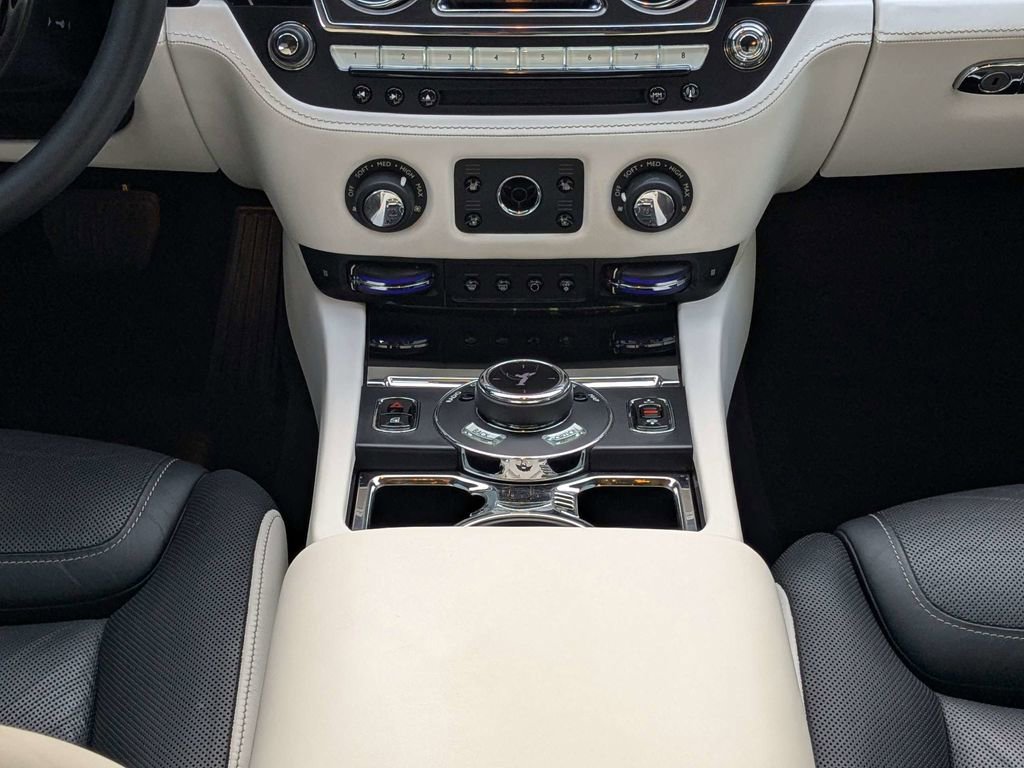 Used 2017 Rolls-Royce Ghost image 22