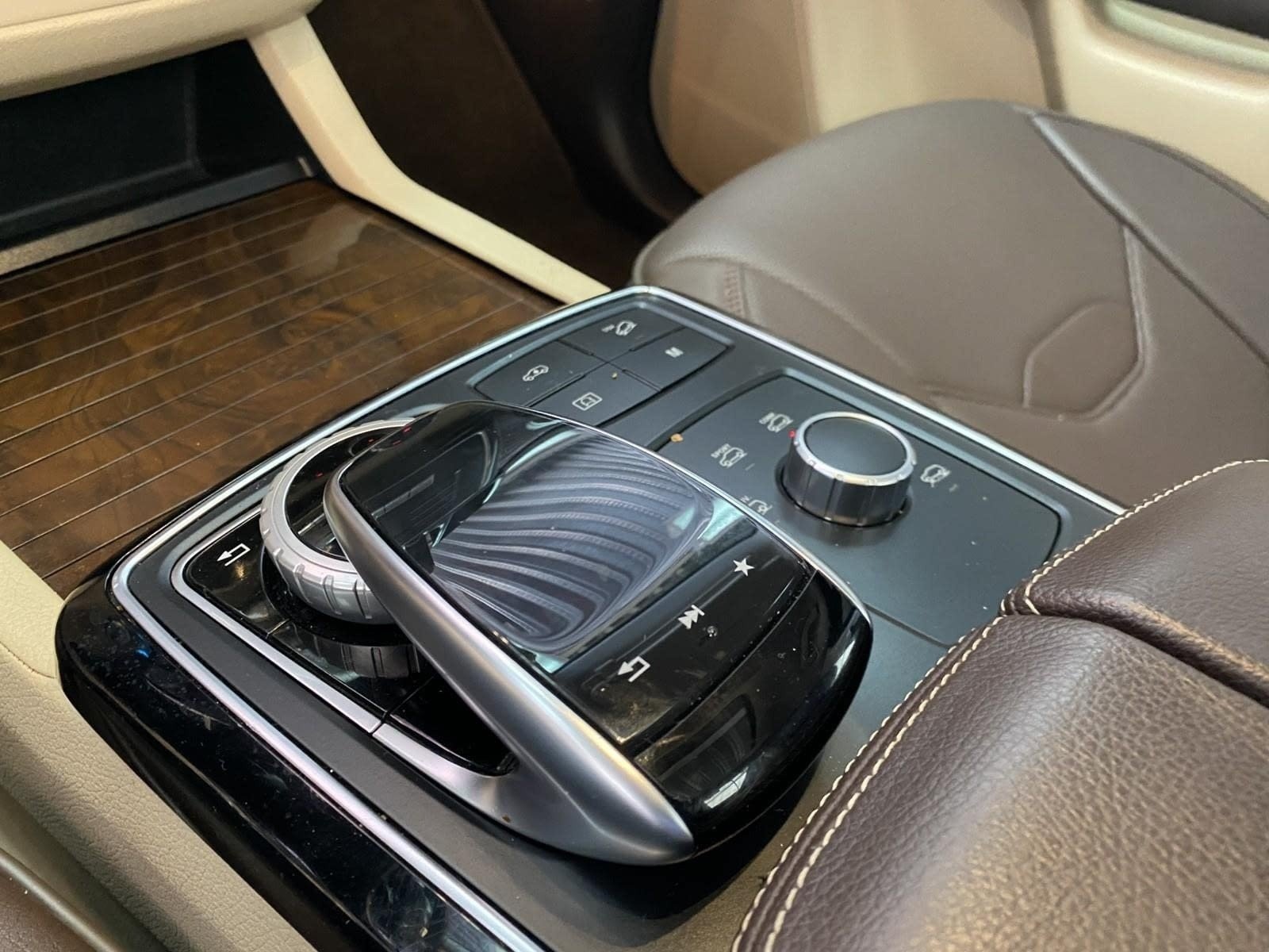 Used 2018 Mercedes-Benz GLS 450 4MATIC image 25