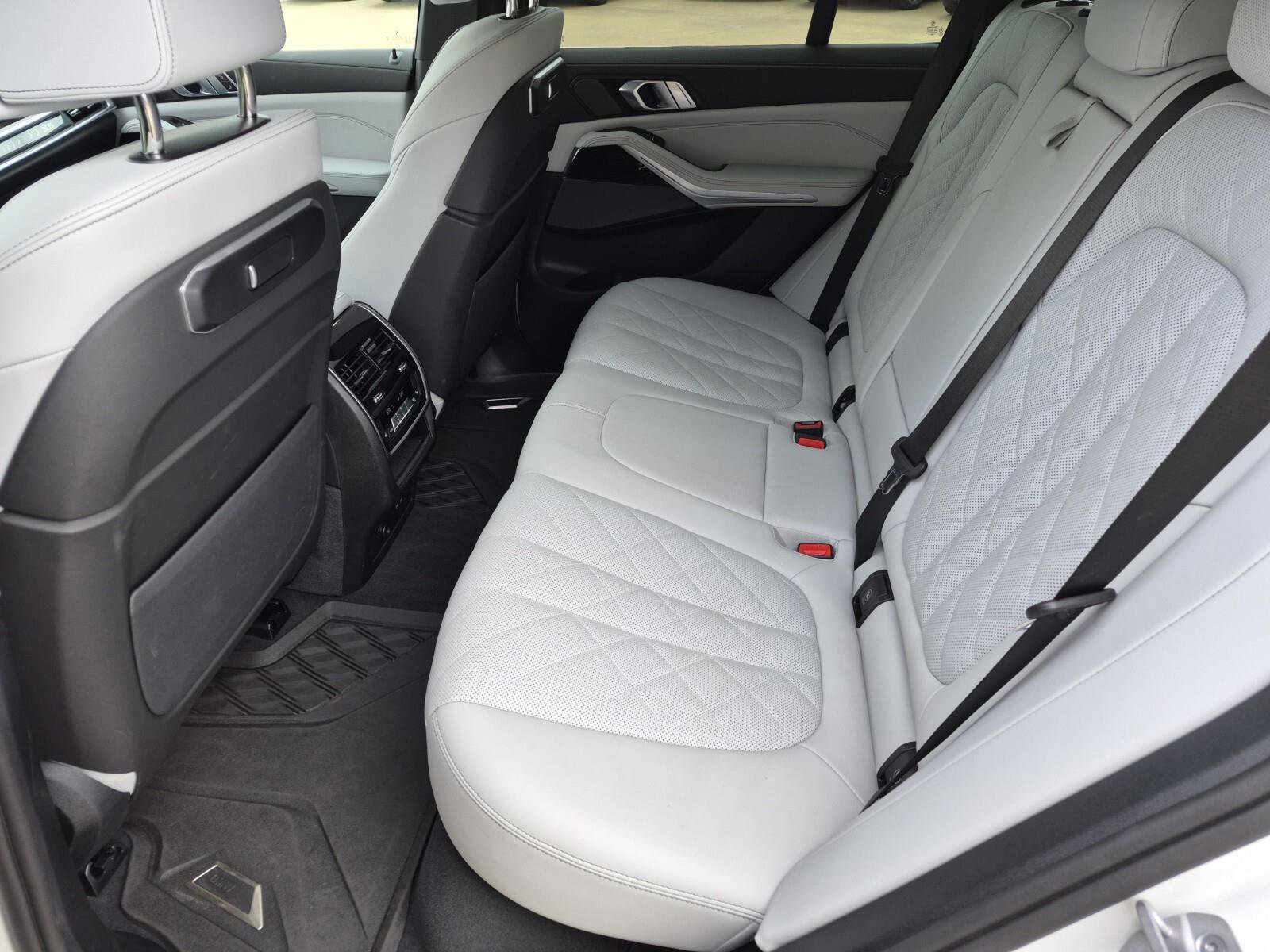 Certified 2026 BMW X5 xDrive40i w/ Climate Comfort Package image 18