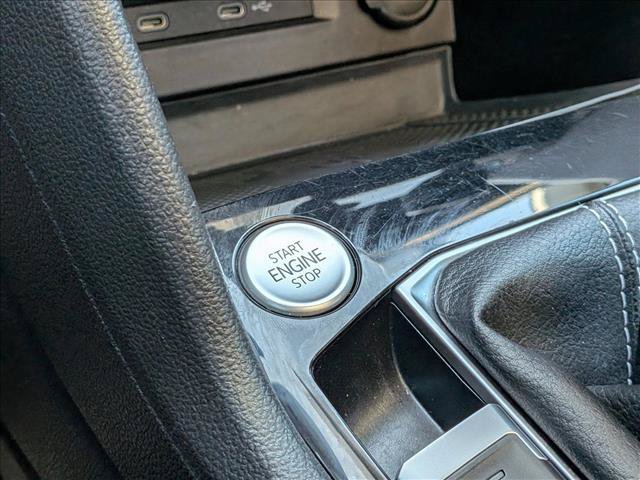 Used 2022 Volkswagen Taos SEL w/ Panoramic Sunroof Package FWD image 17