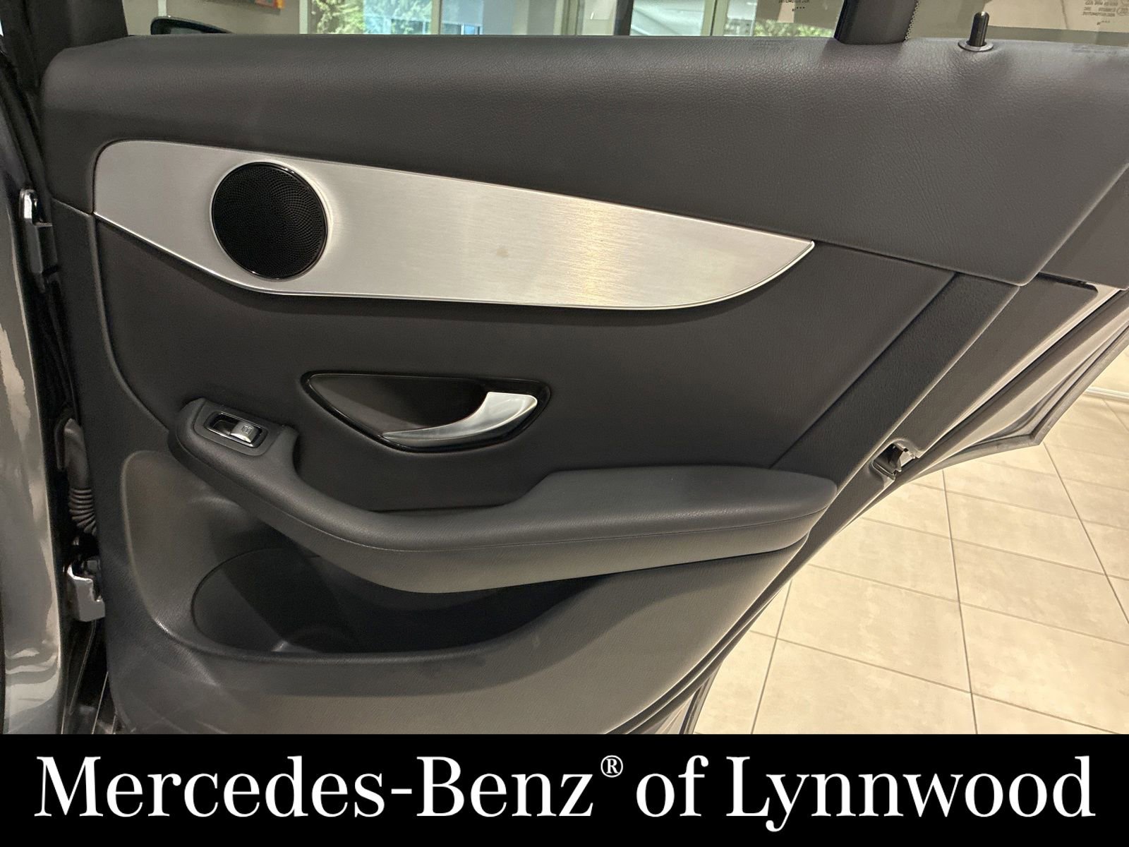 Used 2019 Mercedes-Benz GLC 300 4MATIC image 30