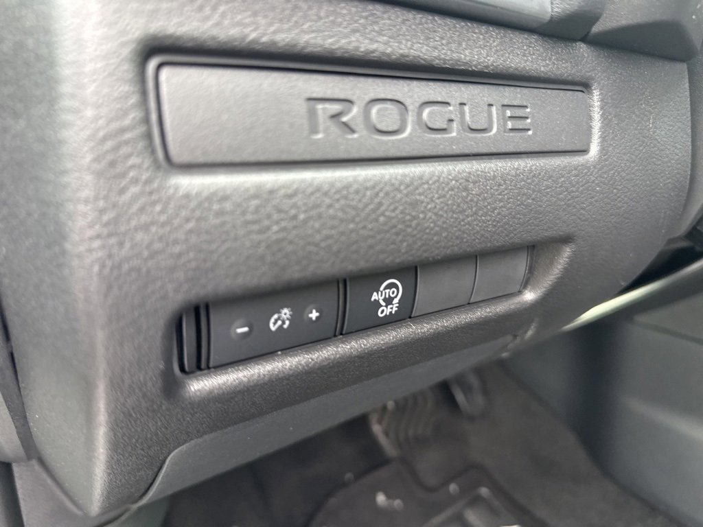 Used 2024 Nissan Rogue S image 10