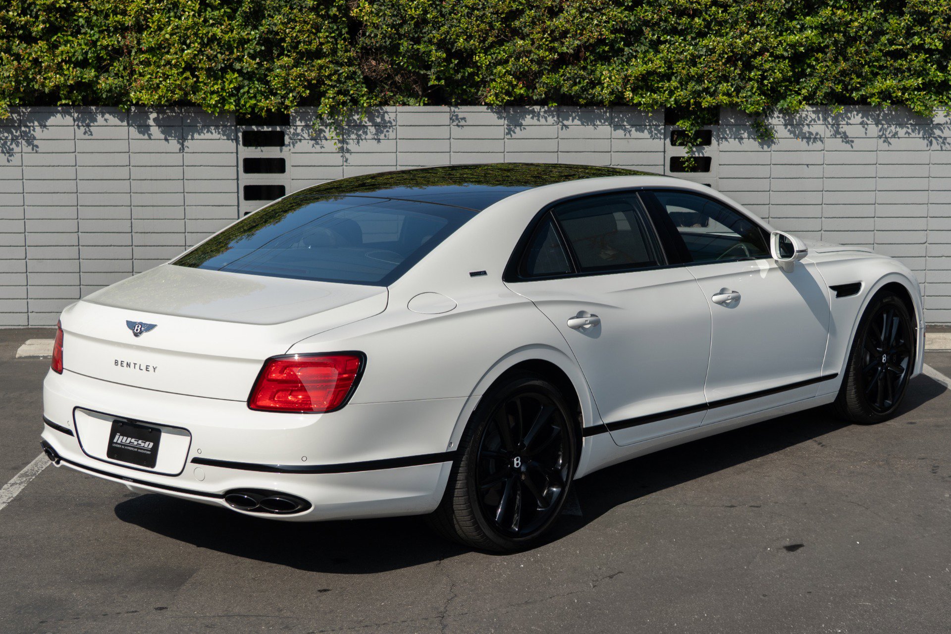 Used 2024 Bentley Flying Spur V8 image 33