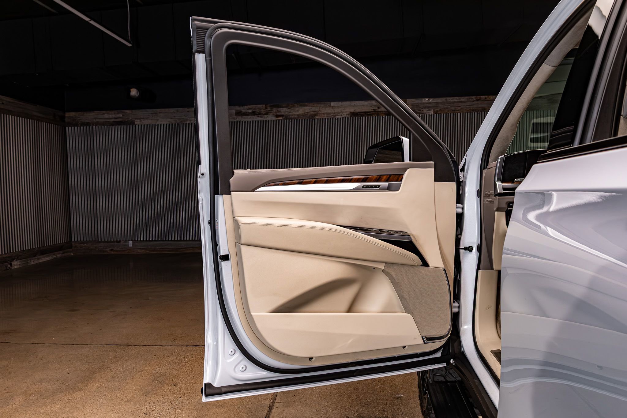 Used 2026 Cadillac Escalade Platinum Sport w/ LPO, ONYX Package image 26