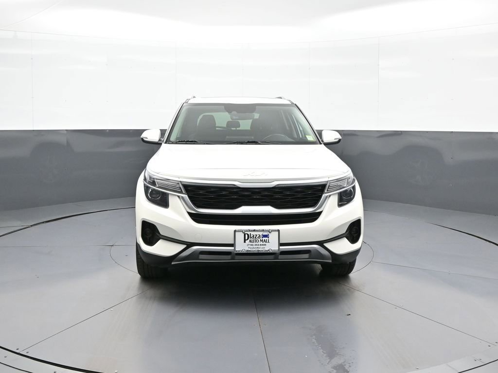 Certified 2022 Kia Seltos EX image 2