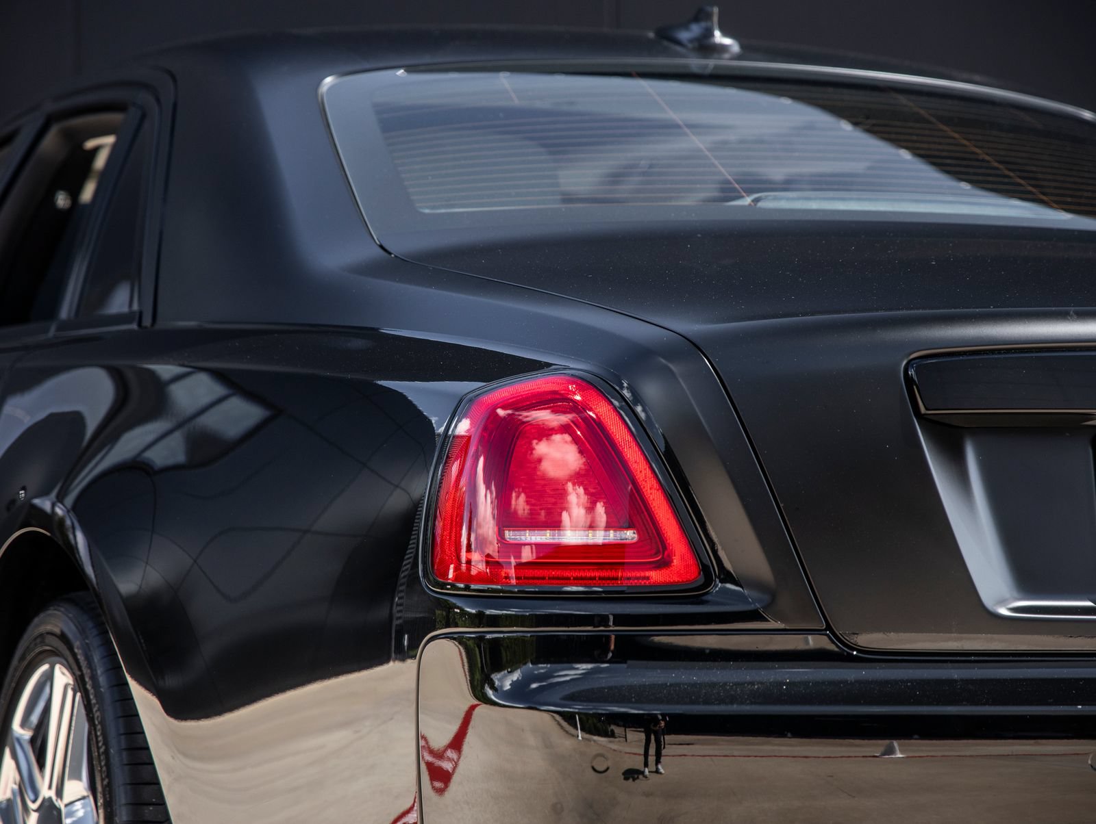 Used 2015 Rolls-Royce Ghost RWD image 13
