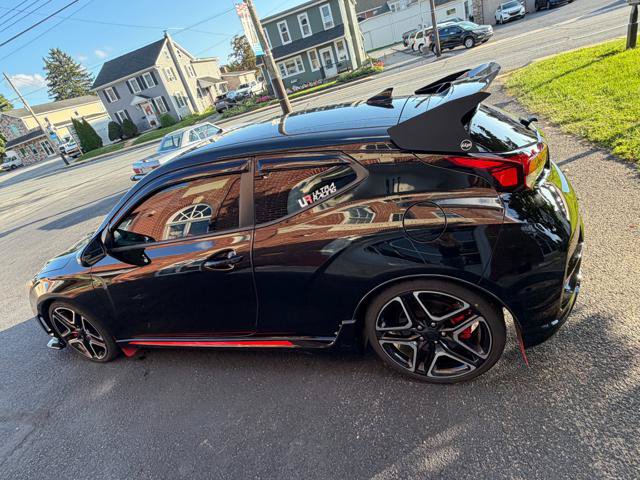 Used 2020 Hyundai Veloster N w/ Performance Package FWD image 4