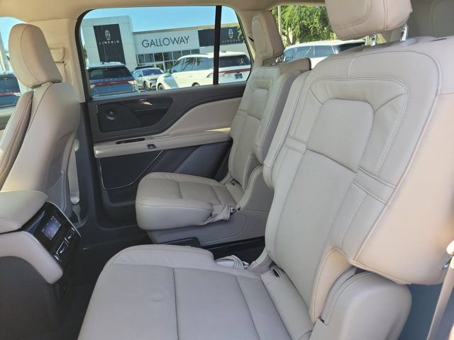 Certified 2024 Lincoln Aviator Reserve w/ Equipment Group 201A RWD image 15